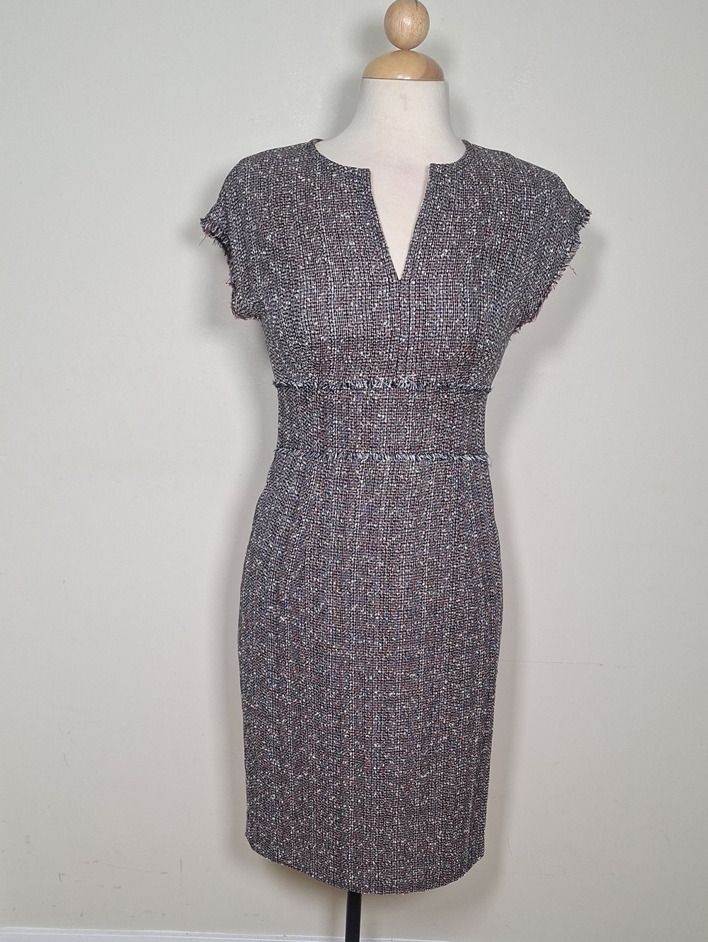 Escada Tweed V-Neck Cap Sleeve Linen Blend Sheath Dress Size 34 Or US 4